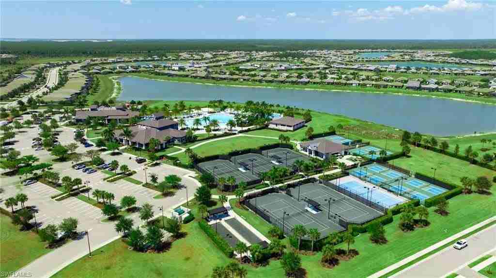 19724 The Place Blvd - Photo 5 of 36