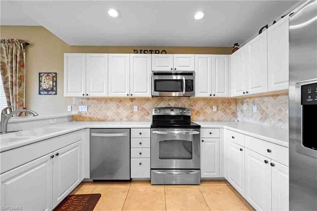 6815 Ascot Dr Unit 102 #102 - Photo 4 of 26