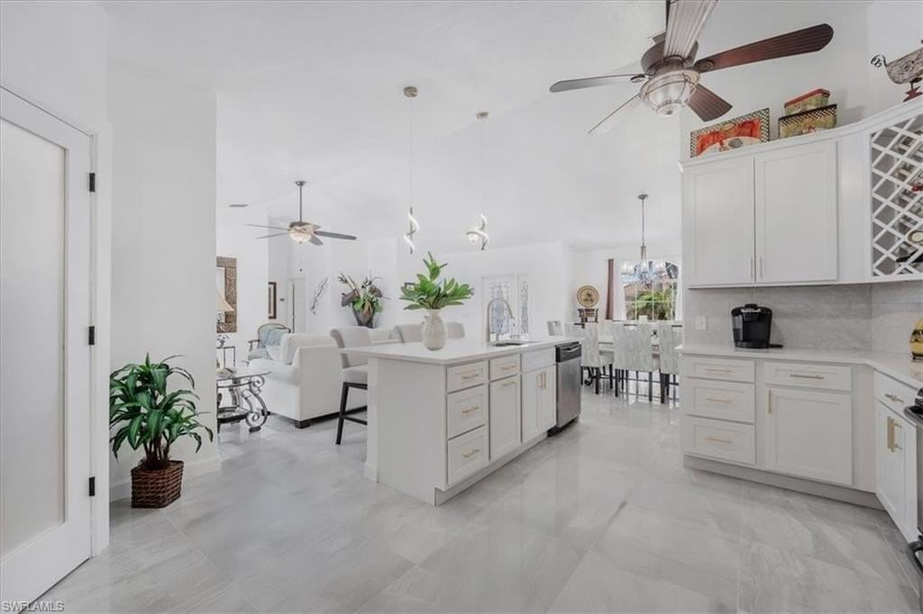 1833 N Bahama Ave - Photo 4 of 43