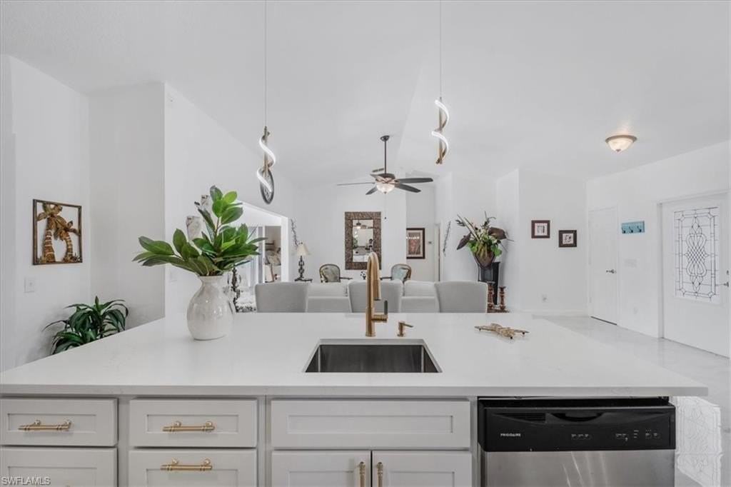 1833 N Bahama Ave - Photo 5 of 43