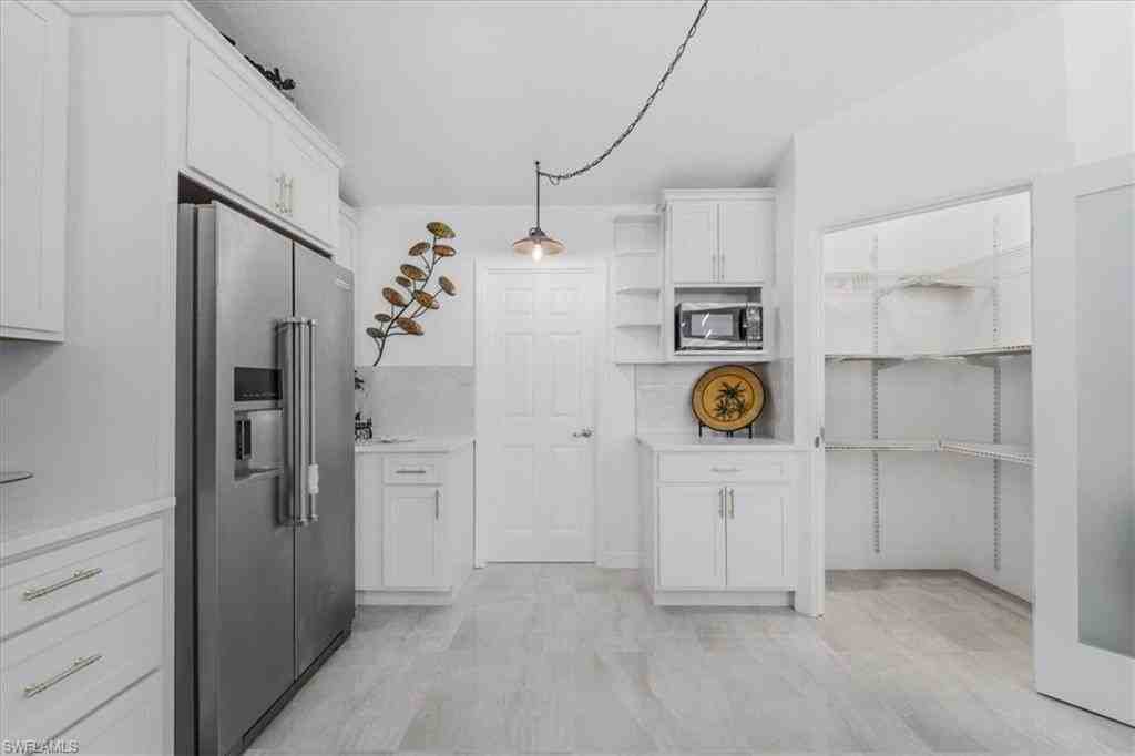 1833 N Bahama Ave - Photo 7 of 43