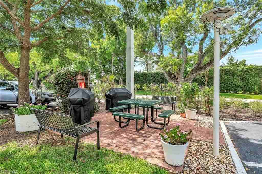 1300 Gulf Shore Blvd N #406 - Photo 3 of 19