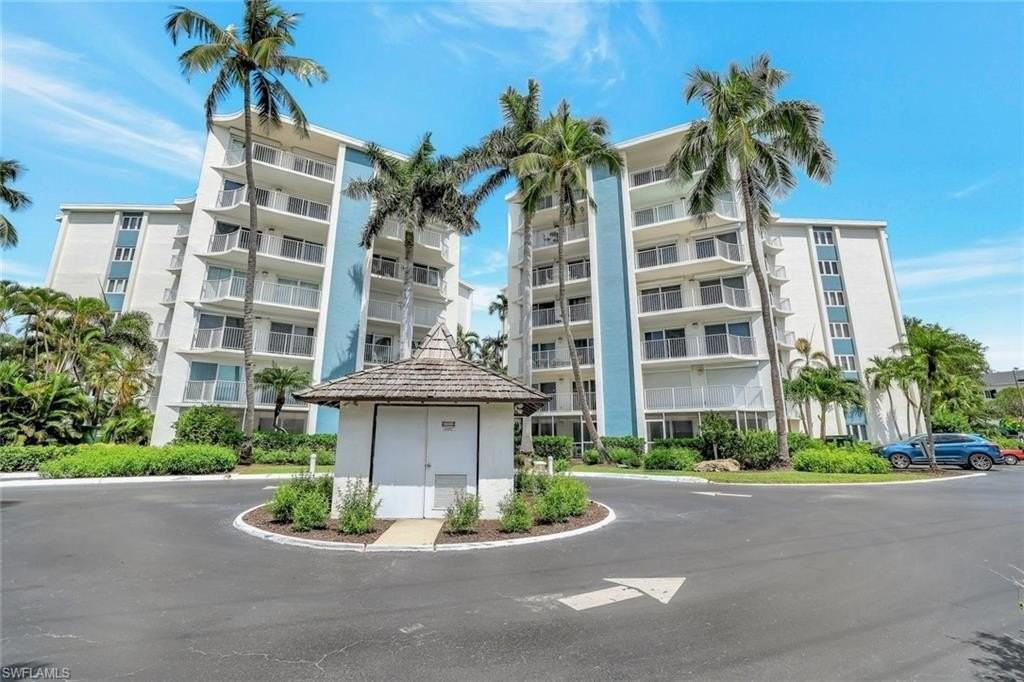 1300 Gulf Shore Blvd N #406 - Photo 4 of 19