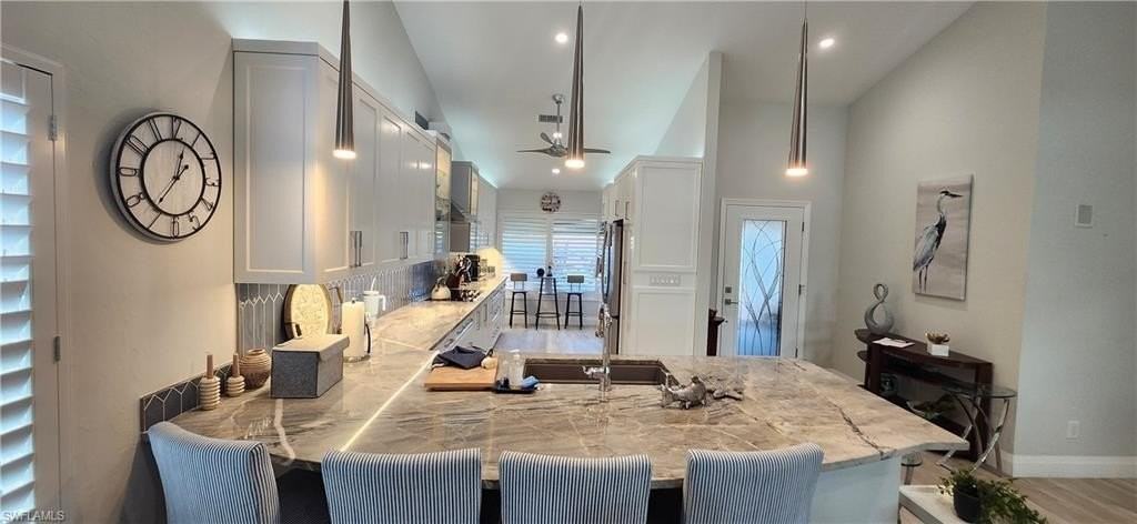 421 Kings Way - Photo 2 of 39