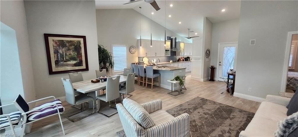 421 Kings Way - Photo 3 of 39