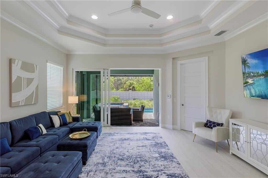 8909 Yucatan Ct - Photo 4 of 36