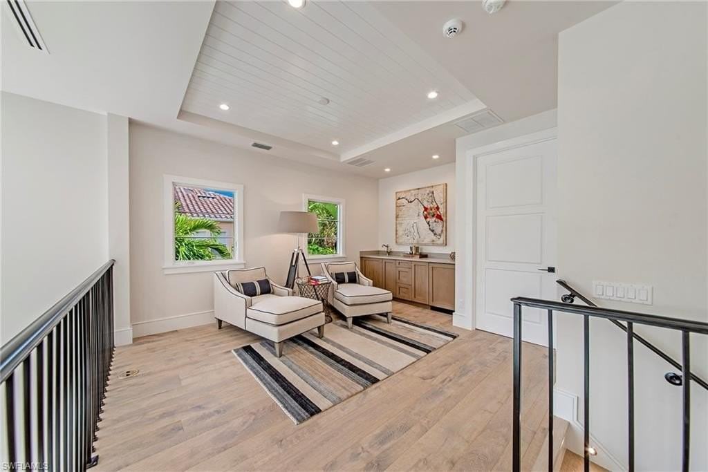 434 3rd Ave S - Photo 6 of 24