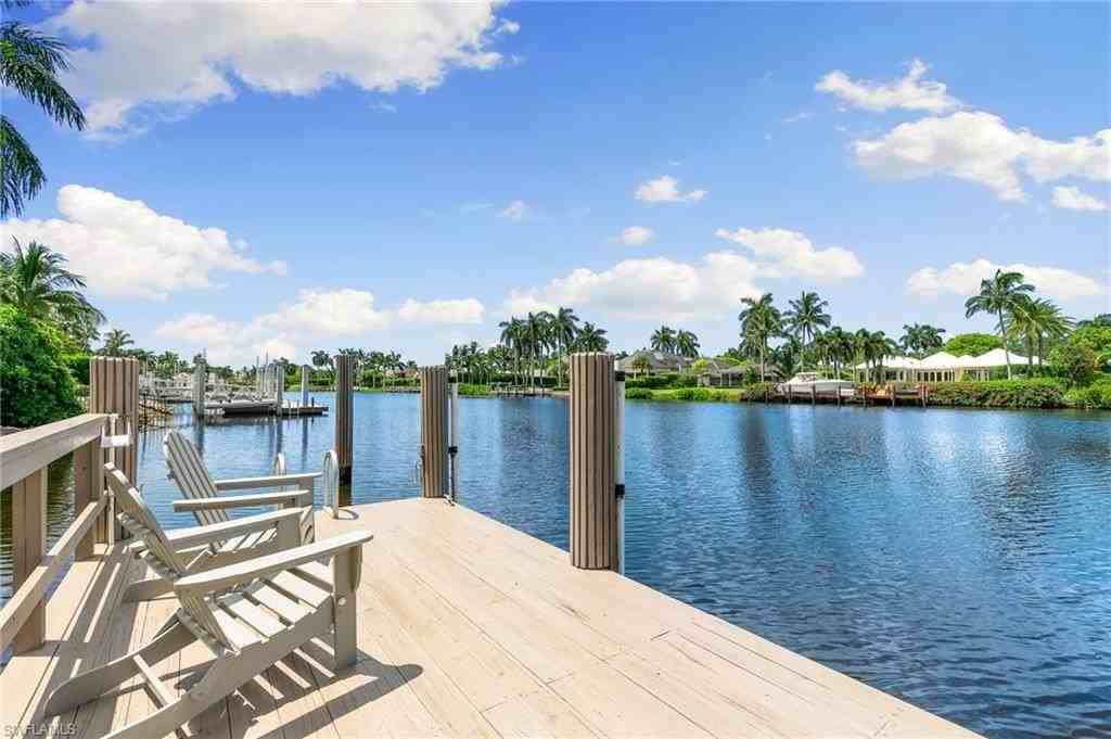 1060 Galleon Dr - Photo 5 of 29