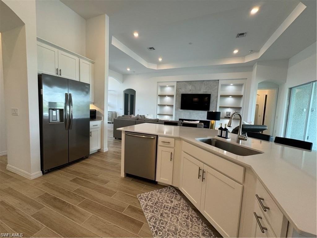 6082 Artisan Ct - Photo 7 of 47