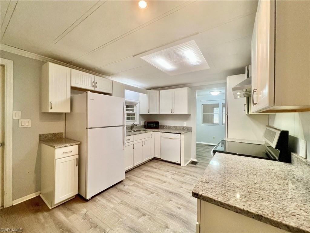 13 Cannes Dr - Photo 5 of 50