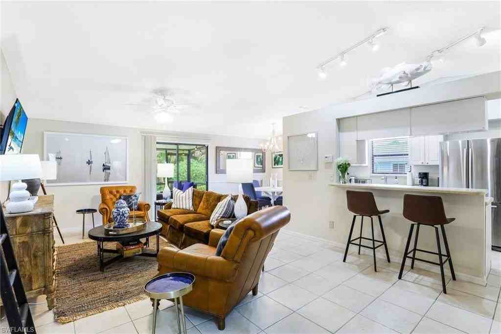 633 91st Ave N - Photo 5 of 25