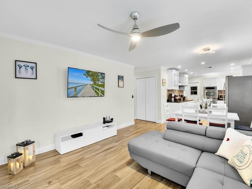 637 103rd Ave N - Photo 5 of 28