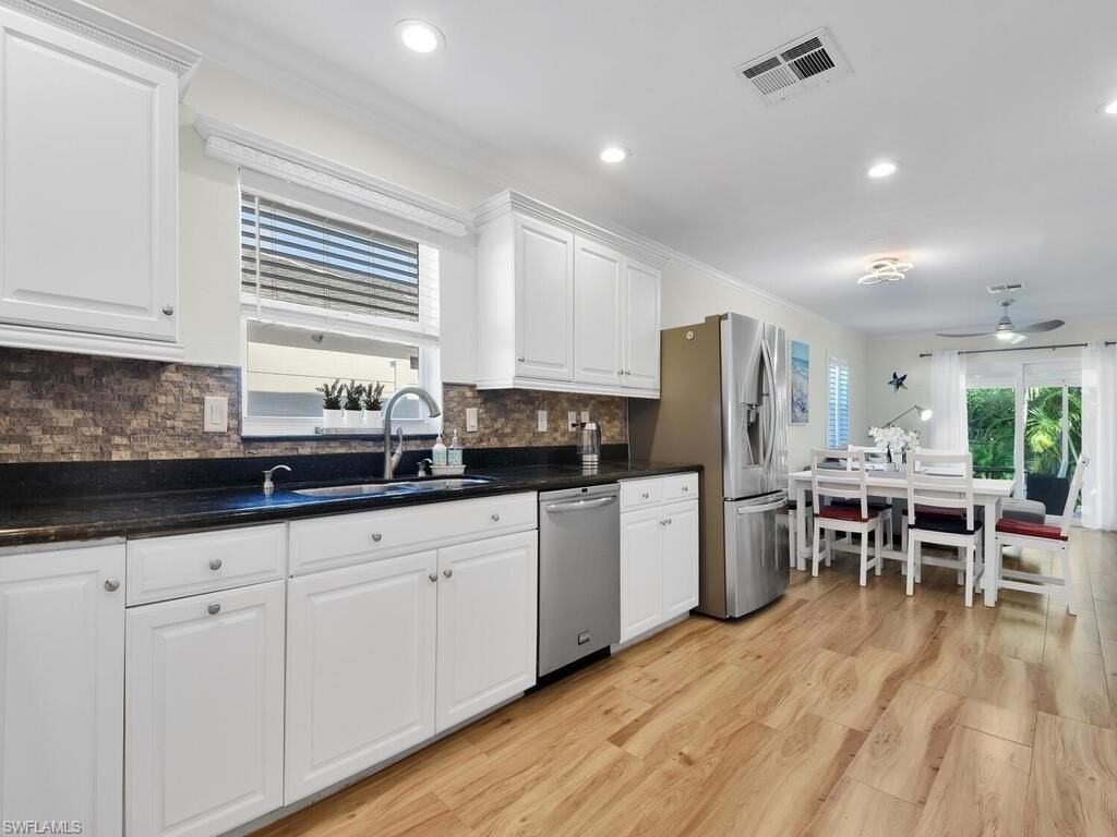 637 103rd Ave N - Photo 7 of 28