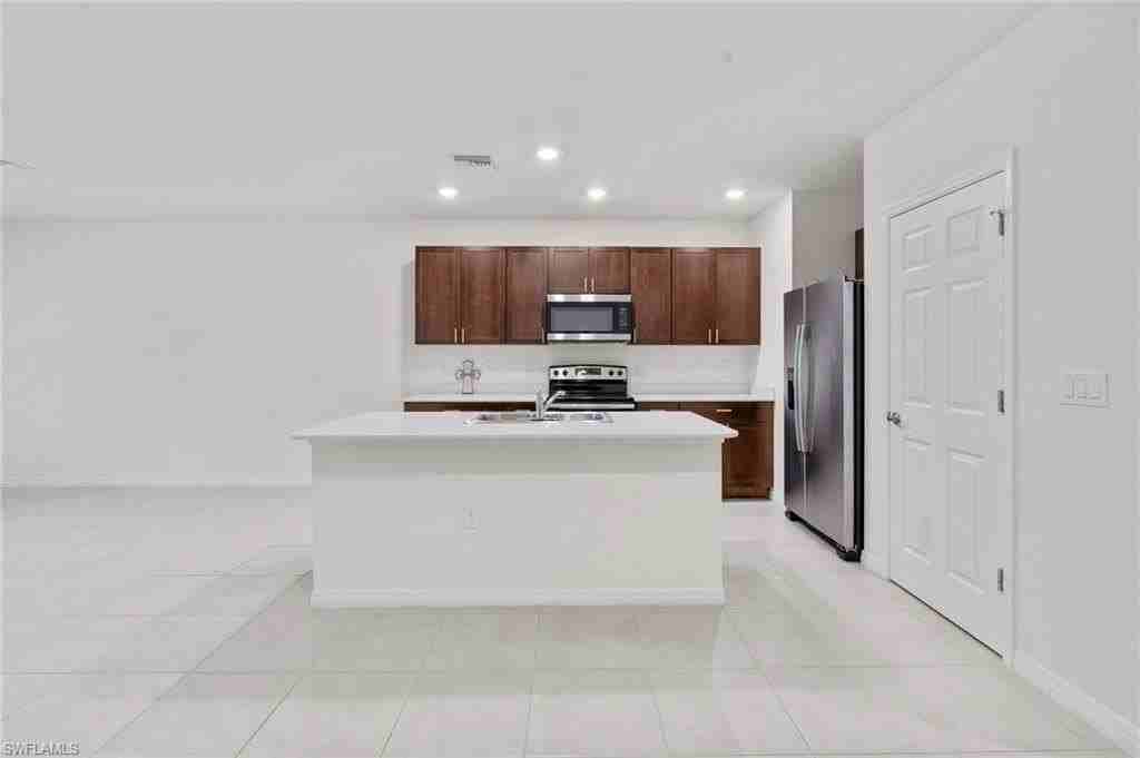 15535 Wildflower Cir - Photo 3 of 33