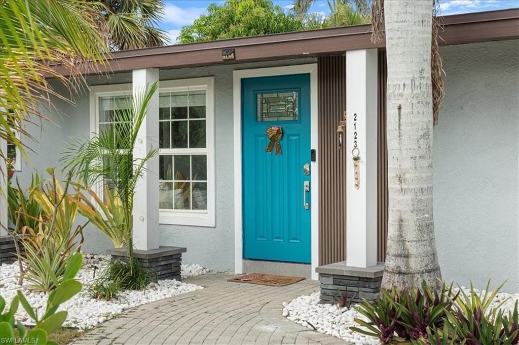 2123 Holiday Ln - Photo 2 of 43