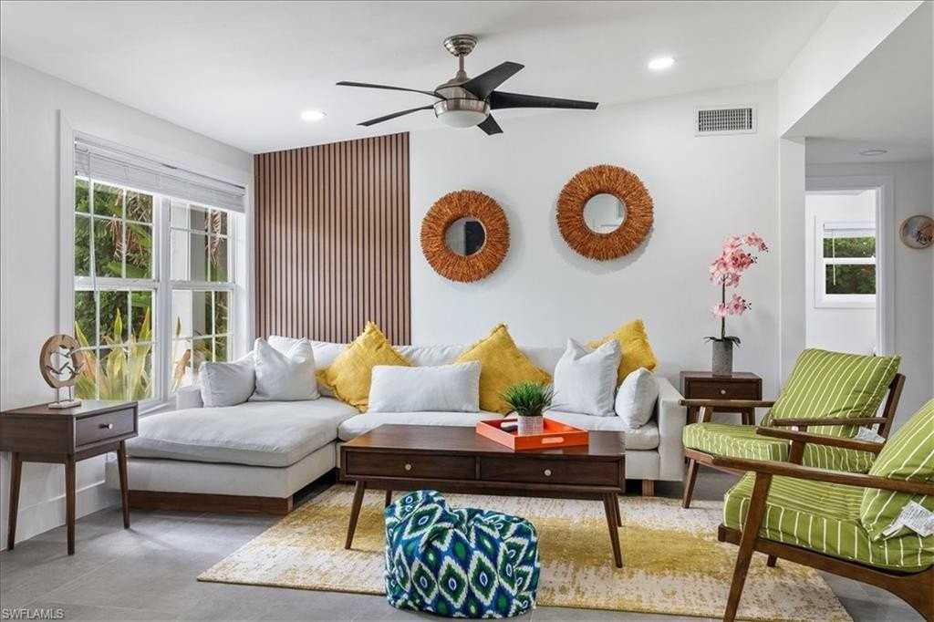 2123 Holiday Ln - Photo 4 of 43