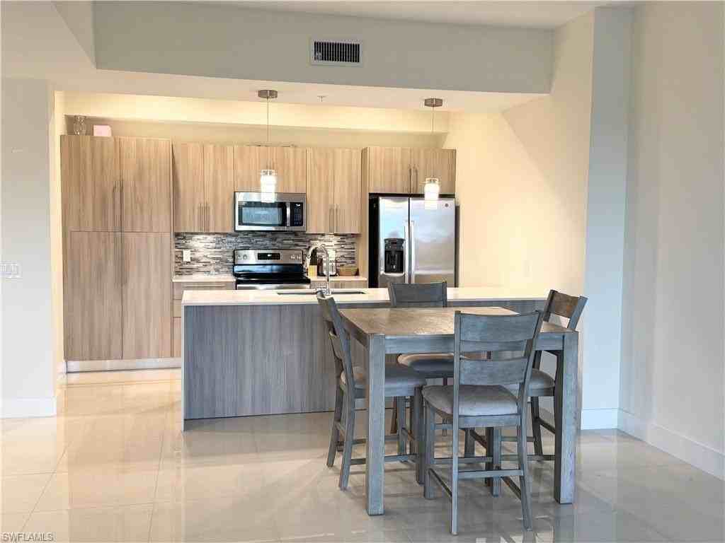 15901 Royal Pointe Ln Apt 405 #405 - Photo 2 of 19