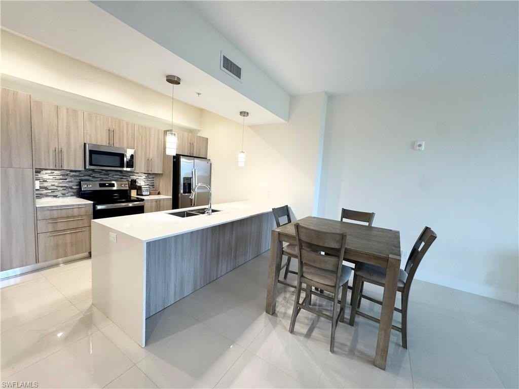 15901 Royal Pointe Ln Apt 405 #405 - Photo 3 of 19