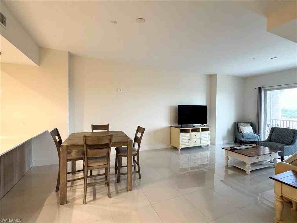 15901 Royal Pointe Ln Apt 405 #405 - Photo 4 of 19