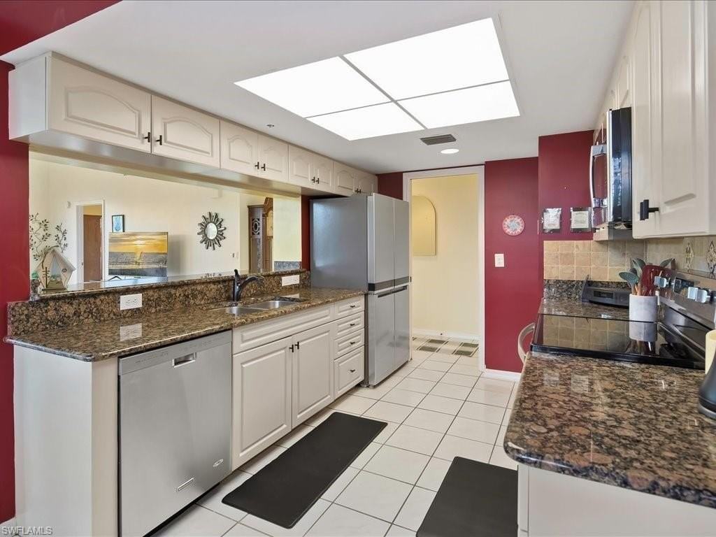 5550 Heron Point Dr #105 - Photo 7 of 20