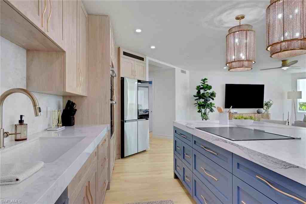 2728 Tiburon Blvd E #302 - Photo 6 of 32
