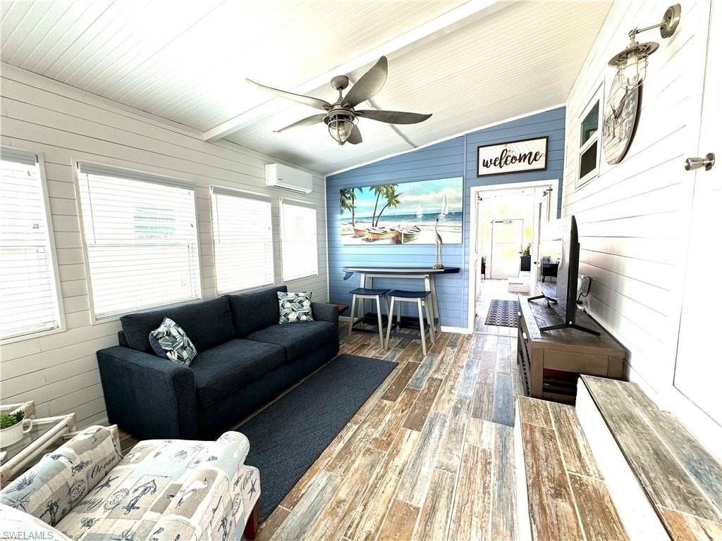 4700 Leilani Ln - Photo 5 of 34