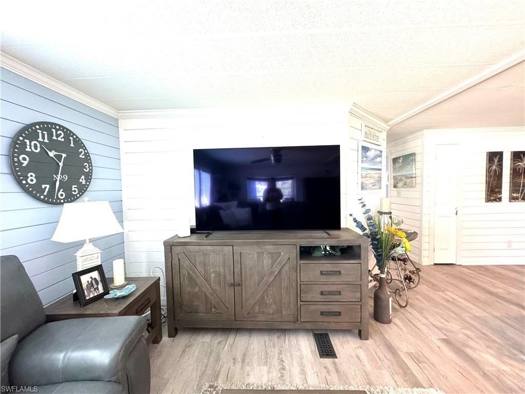 4700 Leilani Ln - Photo 7 of 34