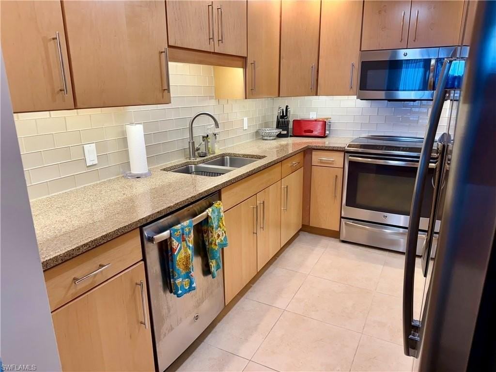 1919 Gulf Shore Blvd N Apt 302 #302 - Photo 7 of 17