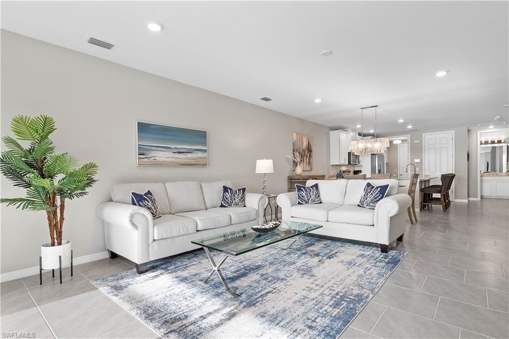 14558 Edgewater Cir - Photo 3 of 33