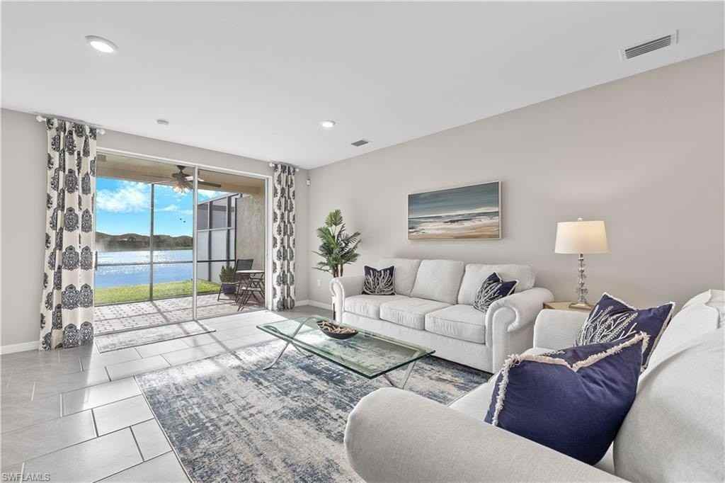 14558 Edgewater Cir - Photo 4 of 33