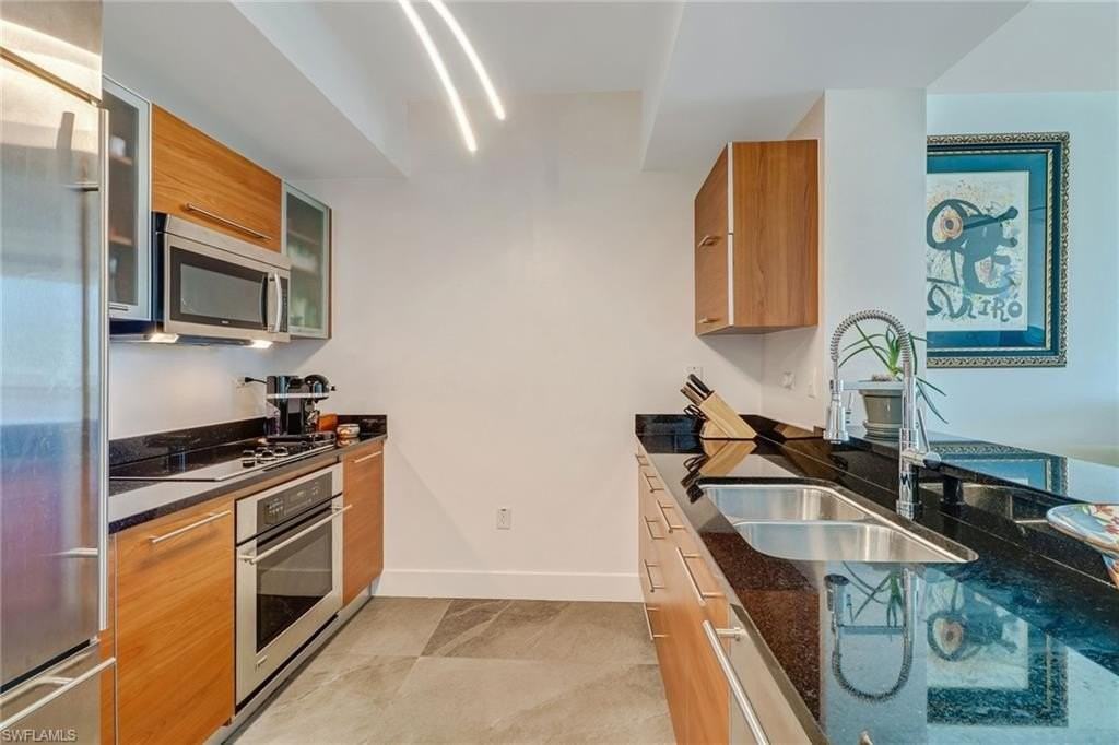 3000 Oasis Grand Blvd Apt 606 #606 - Photo 4 of 47