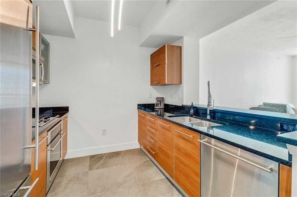 3000 Oasis Grand Blvd Apt 606 #606 - Photo 5 of 47