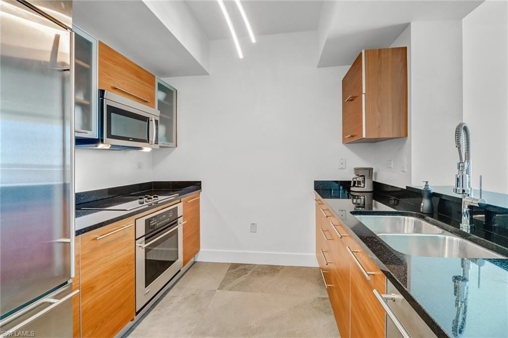 3000 Oasis Grand Blvd Apt 606 #606 - Photo 7 of 47