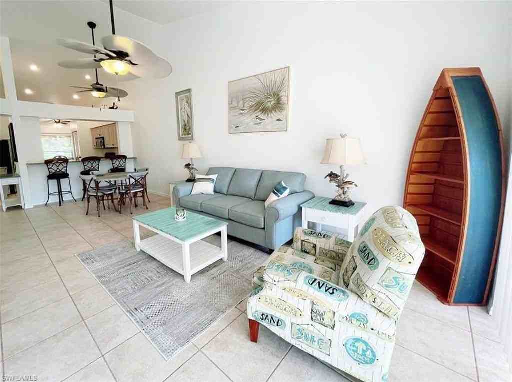 2037 W Crown Pointe Blvd - Photo 2 of 11