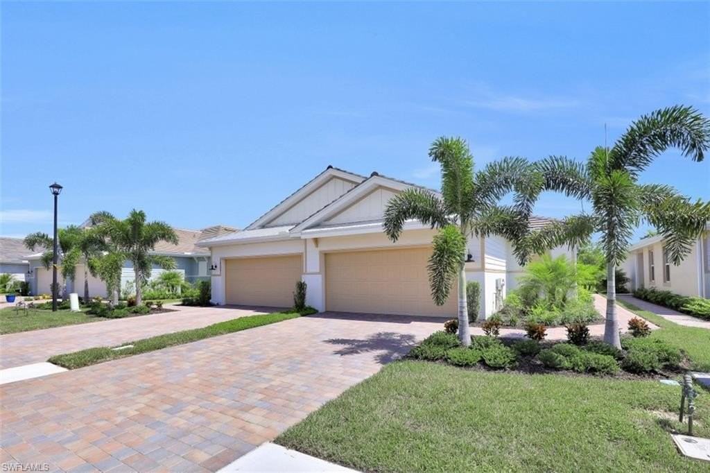 14663 Edgewater Cir - Photo 3 of 35