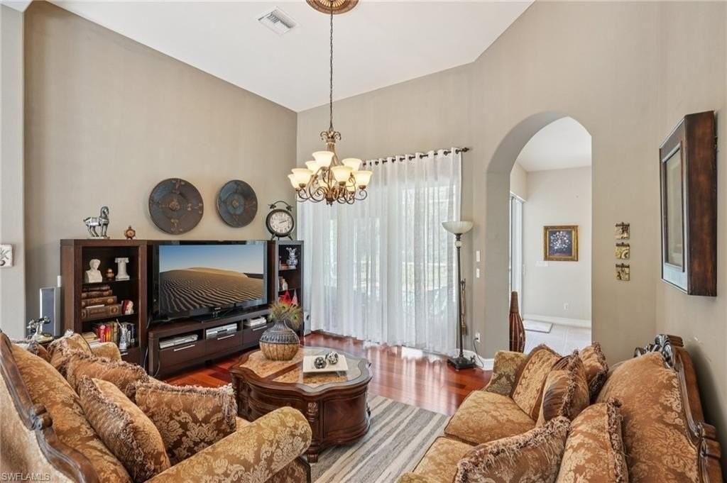 2621 Golden Gate Blvd W - Photo 4 of 40