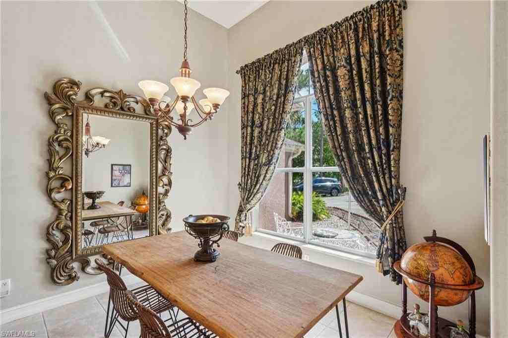 2621 Golden Gate Blvd W - Photo 6 of 40