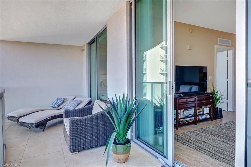 3000 Oasis Grand Blvd Apt 3006 #3006 - Photo 5 of 31