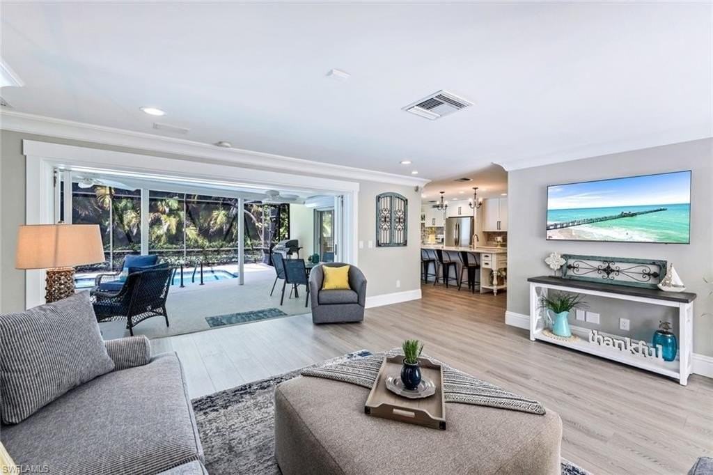 723 Willowhead Dr - Photo 2 of 29