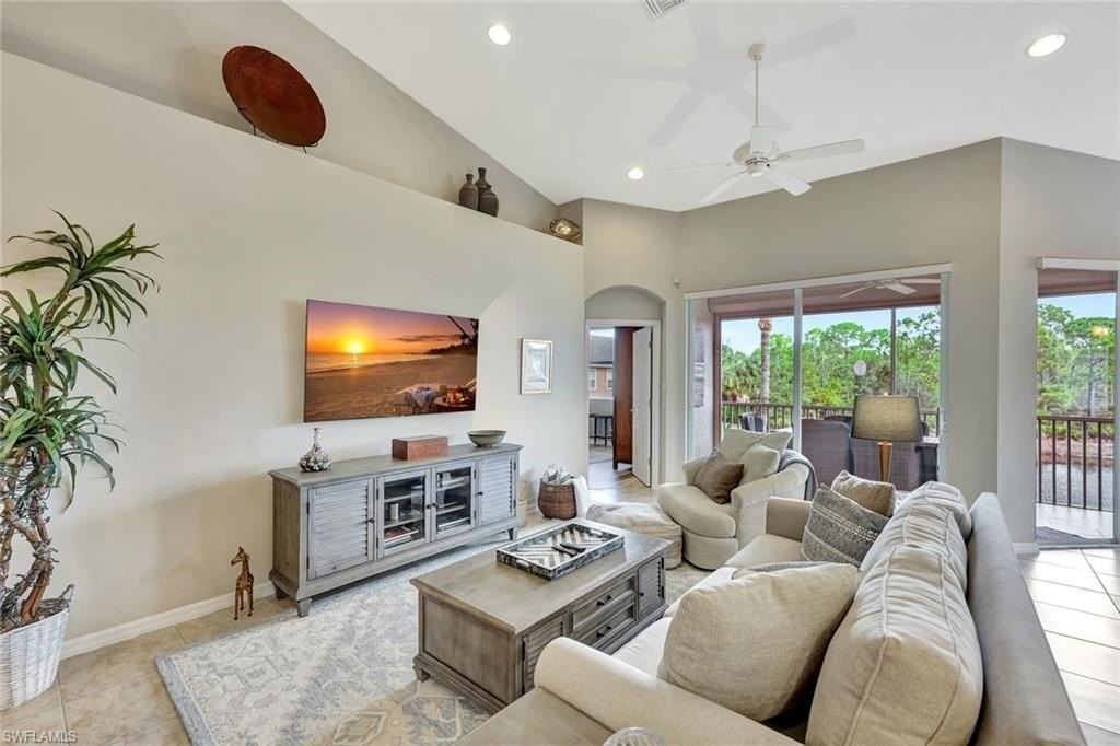 9110 Spanish Moss Way Unit 422 #422 - Photo 3 of 20