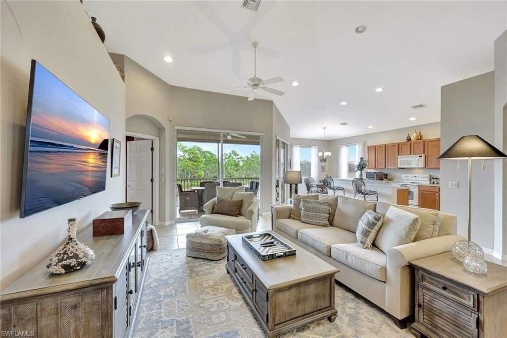 9110 Spanish Moss Way Unit 422 #422 - Photo 4 of 20