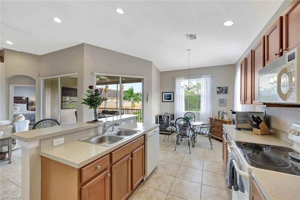 9110 Spanish Moss Way Unit 422 #422 - Photo 7 of 20