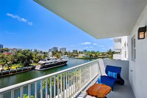 featured image of 137 Golden Isles Dr #305