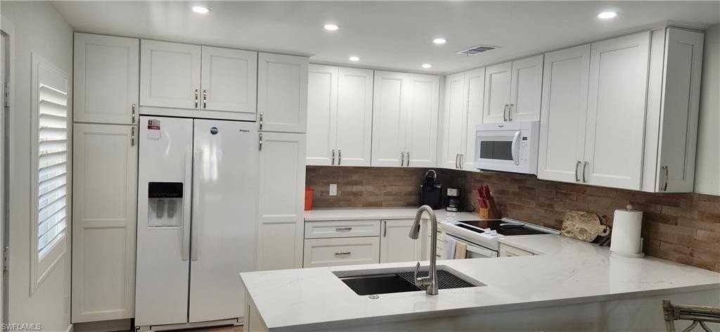 1051 Foxfire Ln Apt 302 #302 - Photo 2 of 37