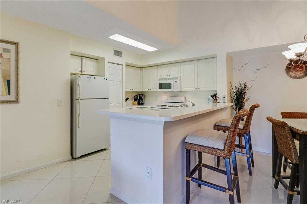 1190 Wildwood Lakes Blvd Apt 306 #306 - Photo 6 of 32