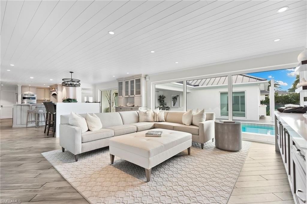 3737 Crayton Rd - Photo 6 of 34