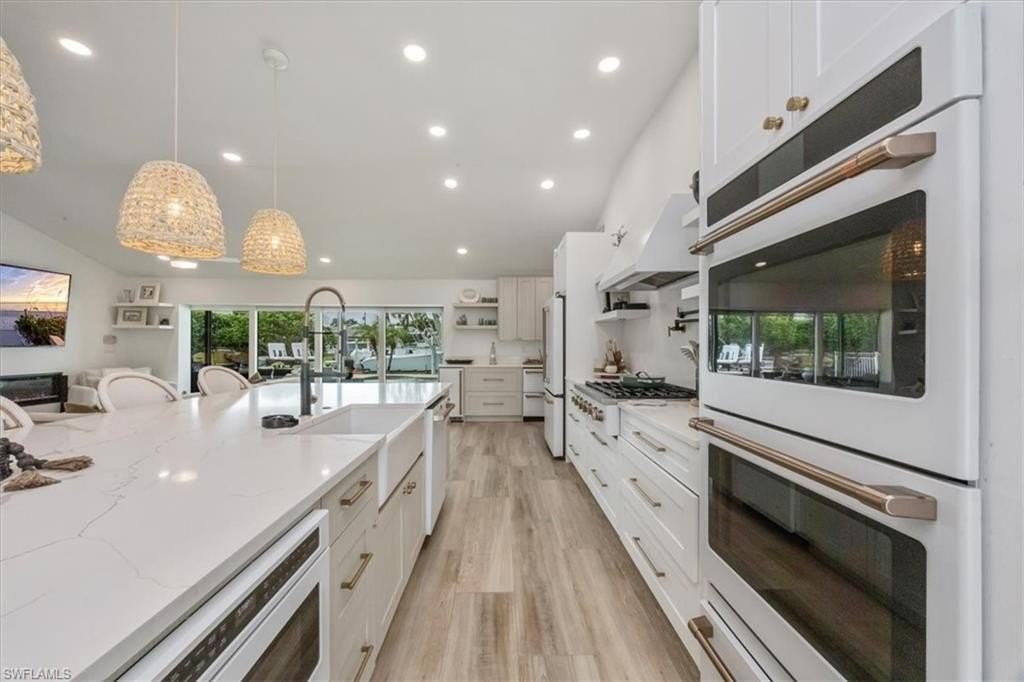 1570 Bonita Ln - Photo 3 of 22