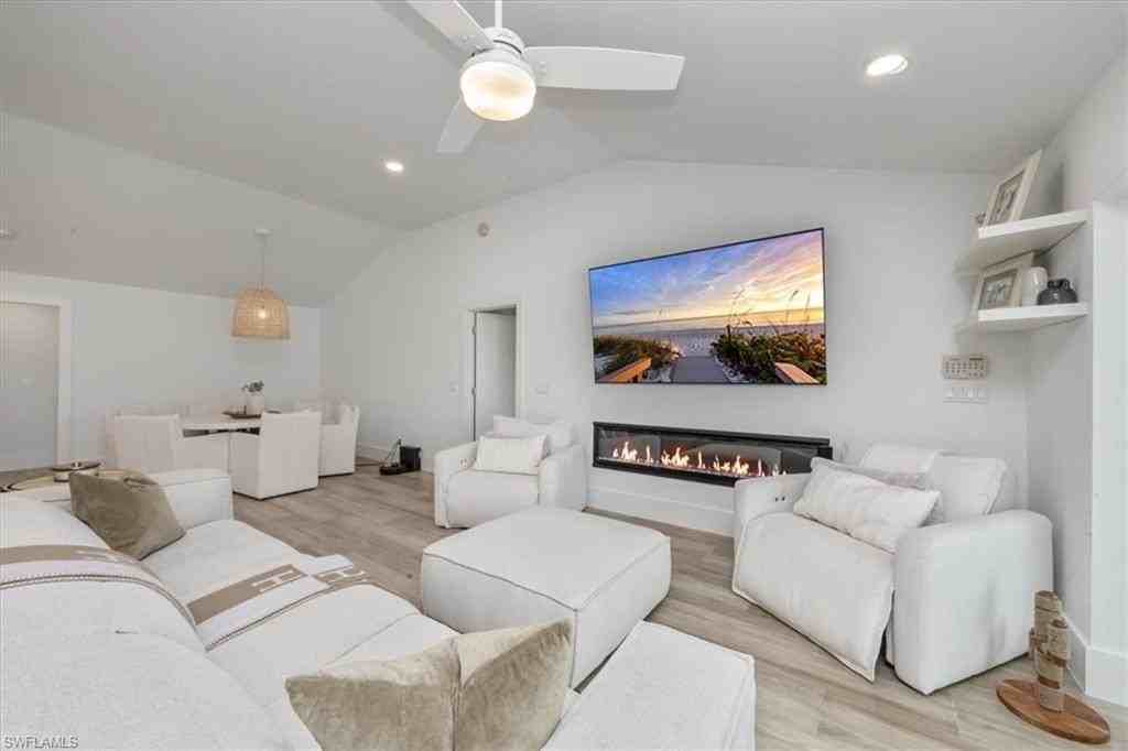 1570 Bonita Ln - Photo 7 of 22