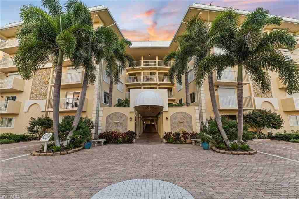 3000 Gulf Shore Blvd N Apt 211 #211 - Photo 3 of 35