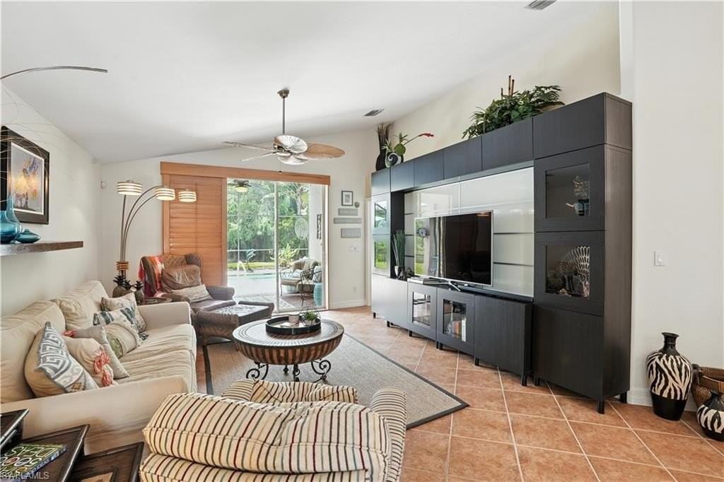 1381 Areca Cv - Photo 6 of 33